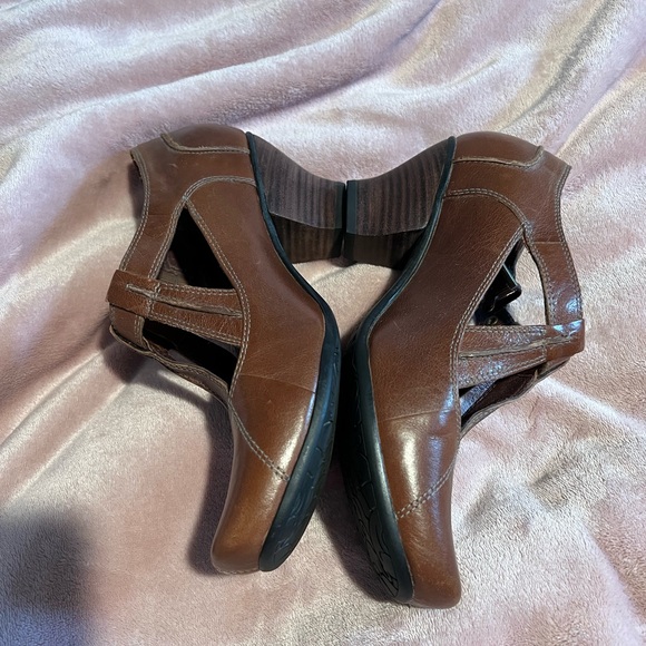 Brown leather heels - Picture 3 of 6